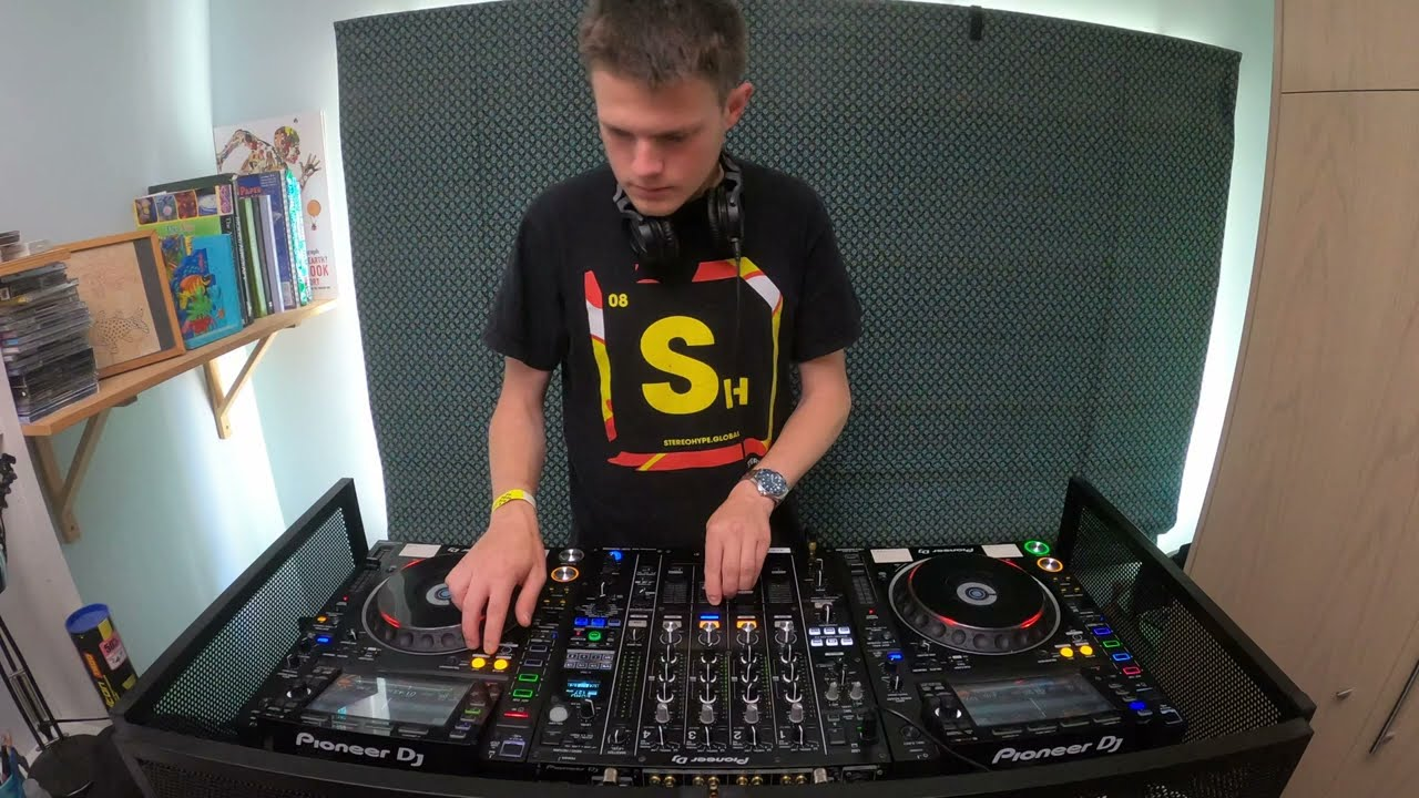 Video still: House mix